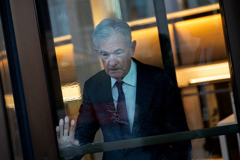 Global central bank chiefs defend Fed