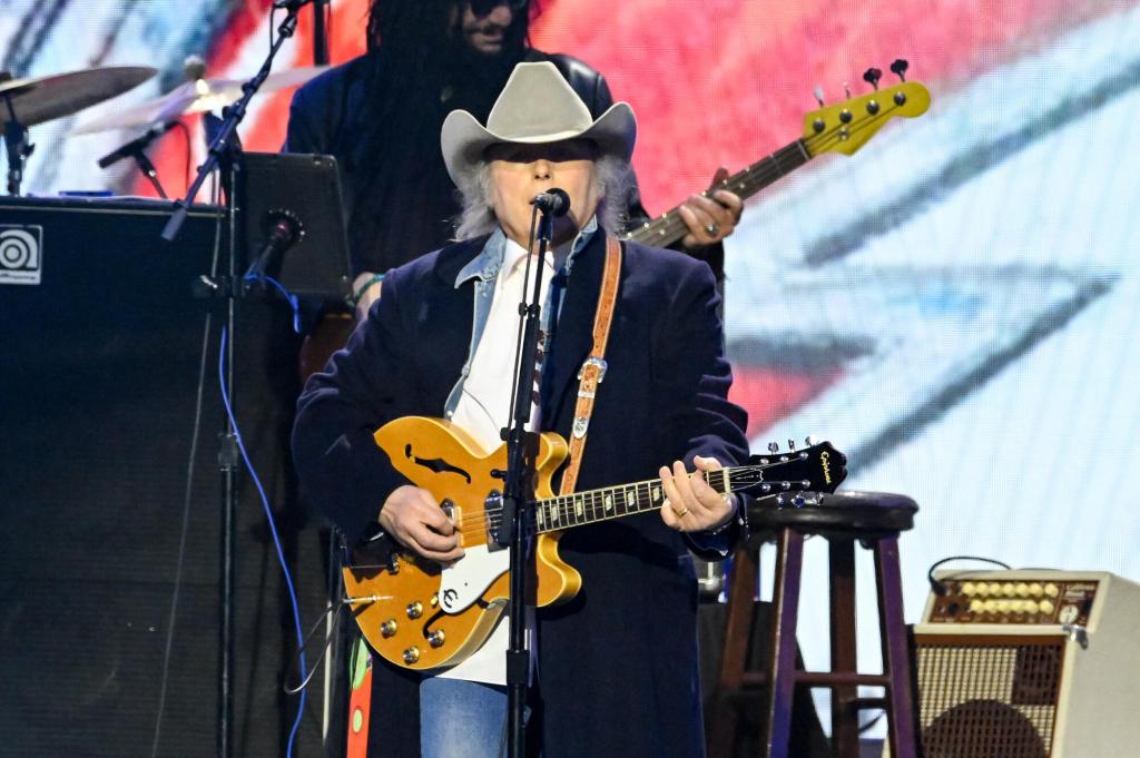 Dwight Yoakam & friends: Rockin' for the kids at the Roxy benefit to ...