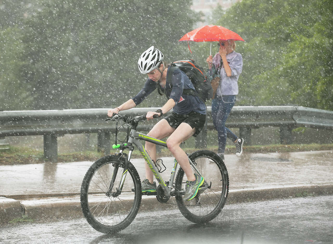 We finally got raindrops in Austin and that special rain smell: Here's ...