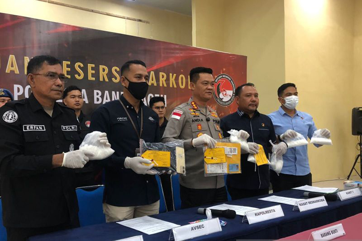 Selundupkan 1,9 kg sabu-sabu lewat Bandara SIM, NF diupah Rp 40 juta