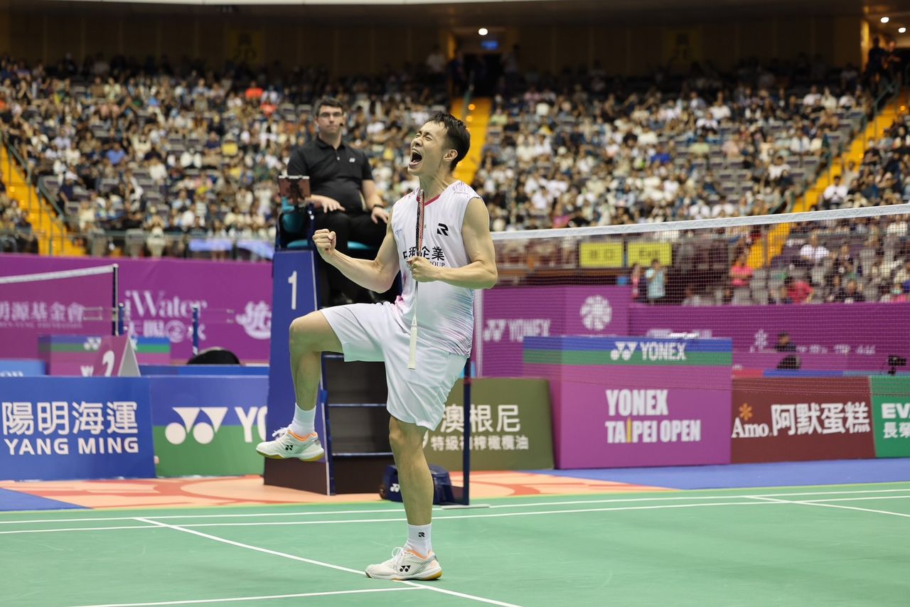 扳倒世界第8男單!戚又仁2026年首勝到手、挺進印度賽16強