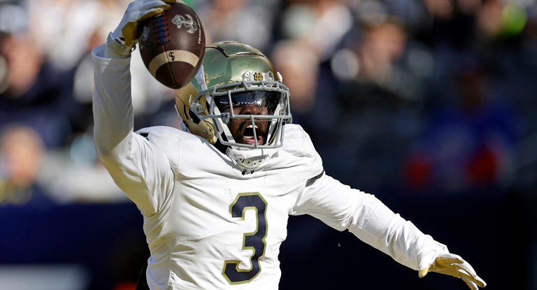 Notre Dame linebacker Jaylen Sneed announces return for fifth season