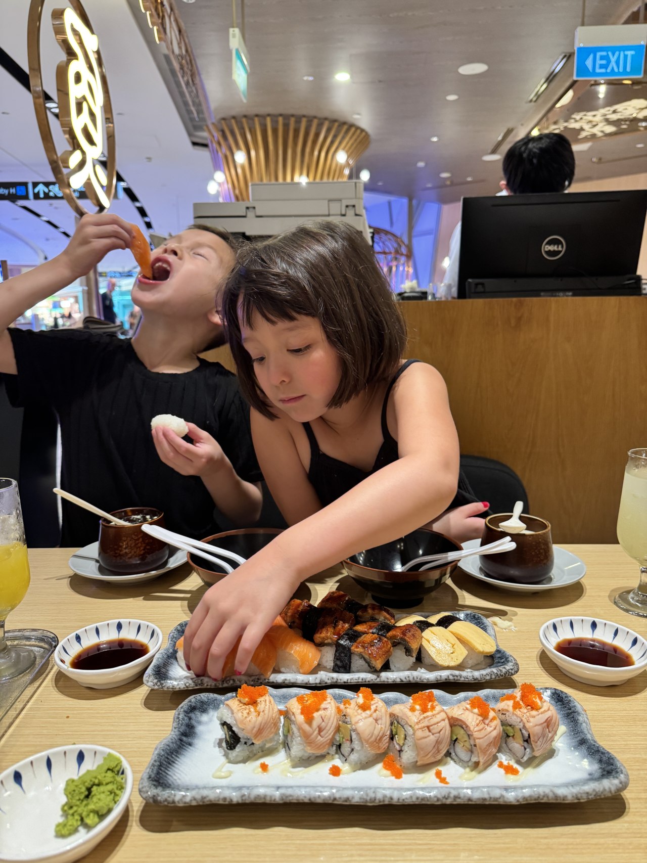 グレース・エンバリーさんの子どもたちは毎日でもすしを食べたいと思っている