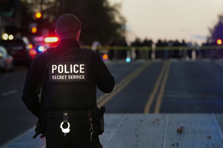 Undercover video prompts suspension of Secret Service agent<br><br>