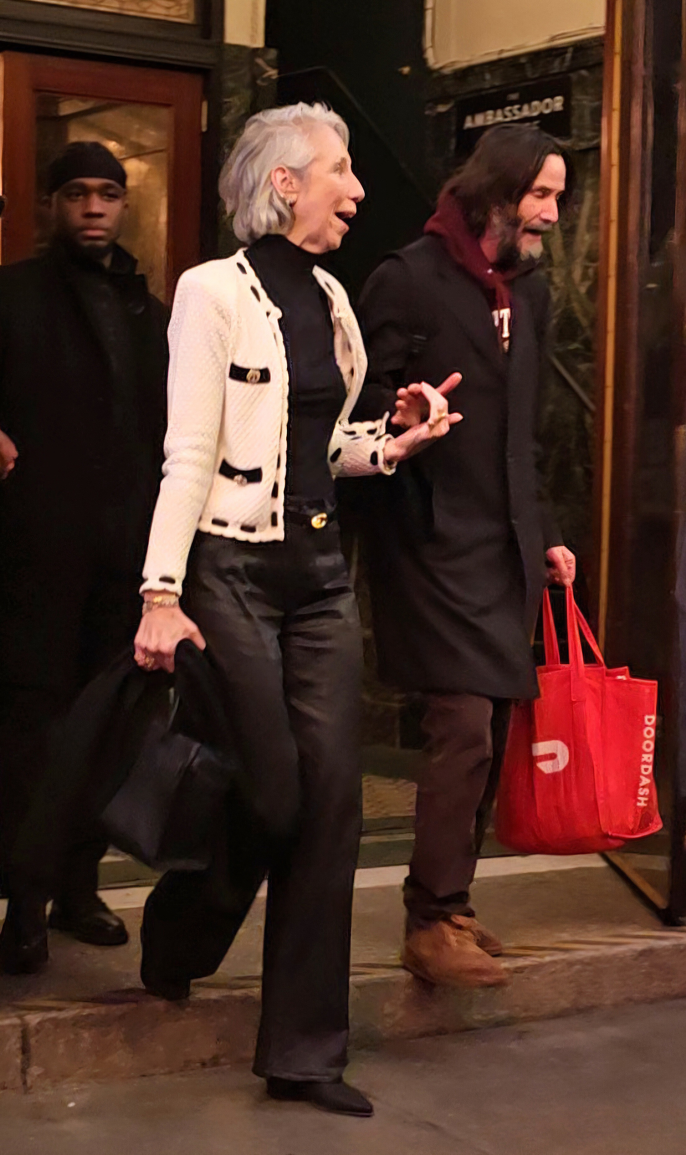 Keanu Reeves and girlfriend Alexandra Grant share cinematic kiss at ...