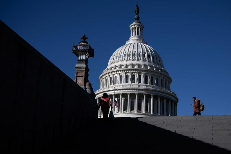 Federal deficit shrinks for the fourth straight month