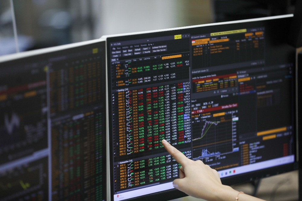 Biang kerok saham konglomerat BREN, RATU cs masuk top laggards 2026