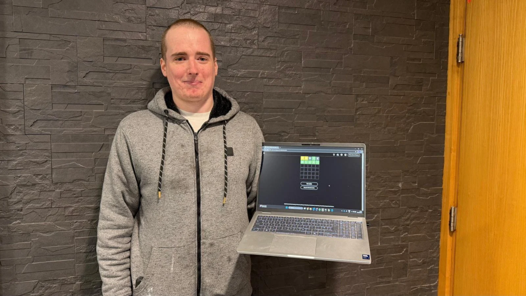 Computer whizz builds Wordle bot that solves game in four guesses