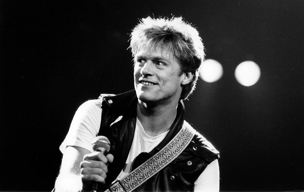 '80s rocker announces big tour kicking off this month