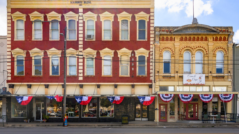 Situated between San Antonio & Houston, this riverside city is full of ...