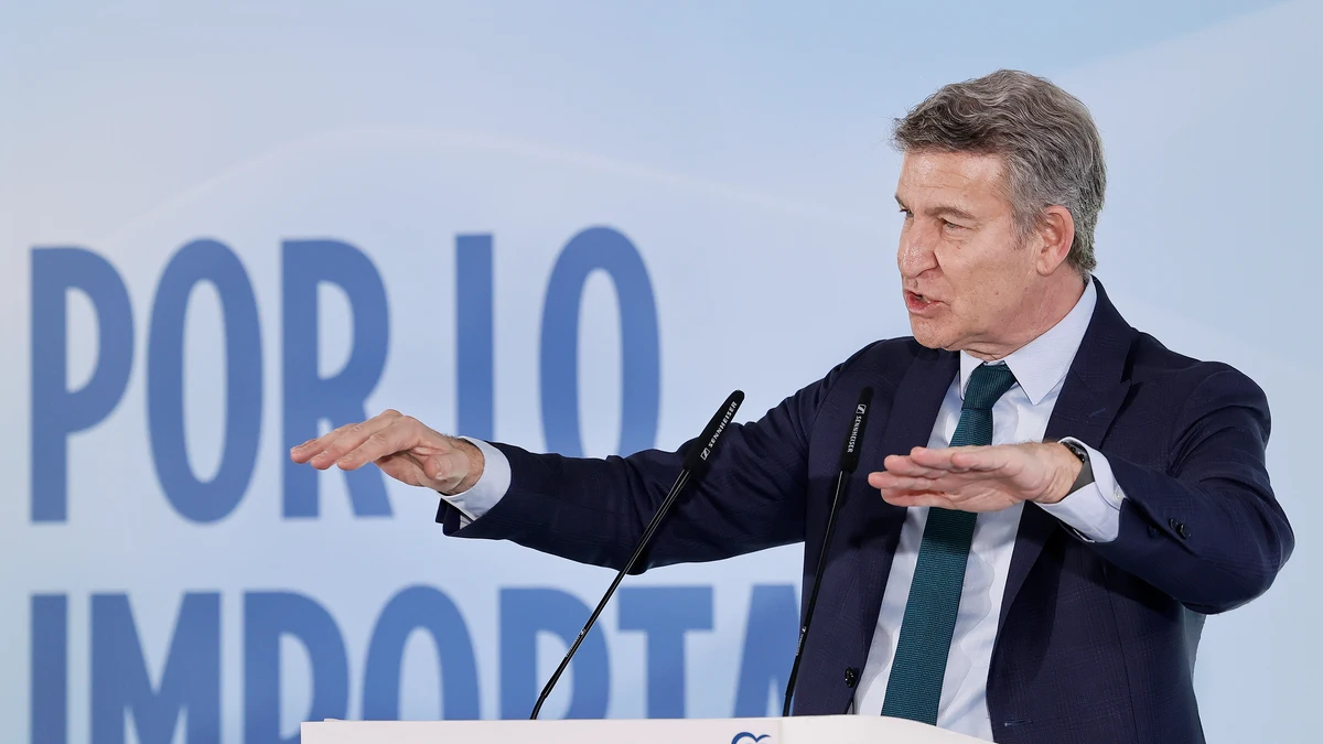 El PP ignora la crítica de Vox, aunque enfría un pacto con Sánchez