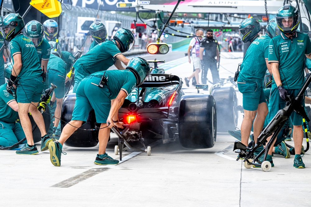 Red Bull og Aston Martin oplever store problemer