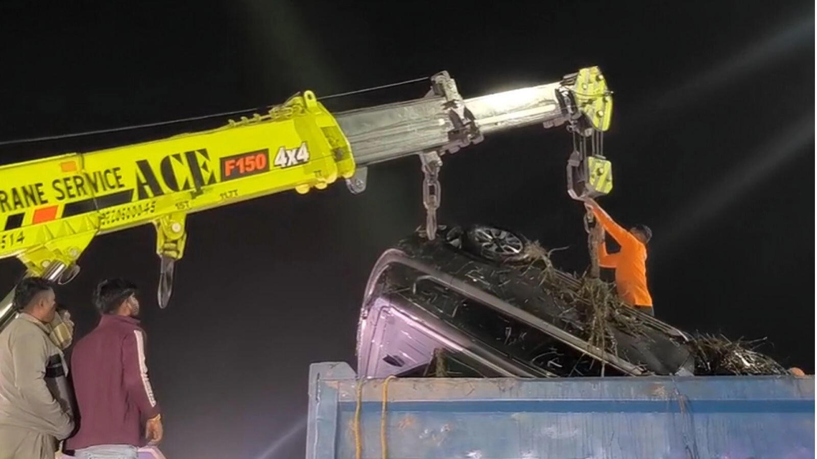 टूटी विंडशील्ड, खुली सनरूफ बता रही बहुत कुछ, पानी से निकली युवराज मेहता ...