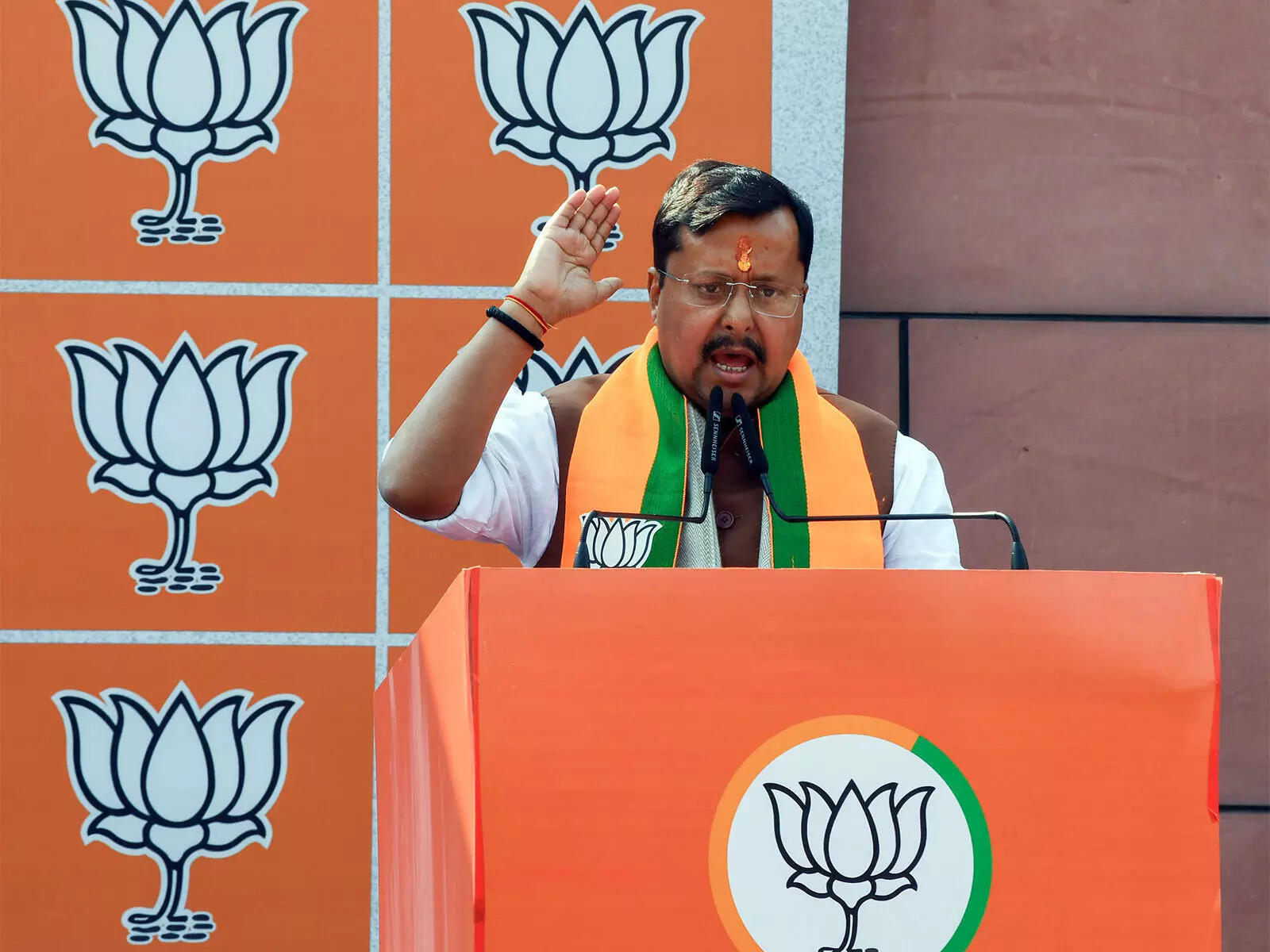 BJP sitting on nearly Rs 10,000 crore corpus