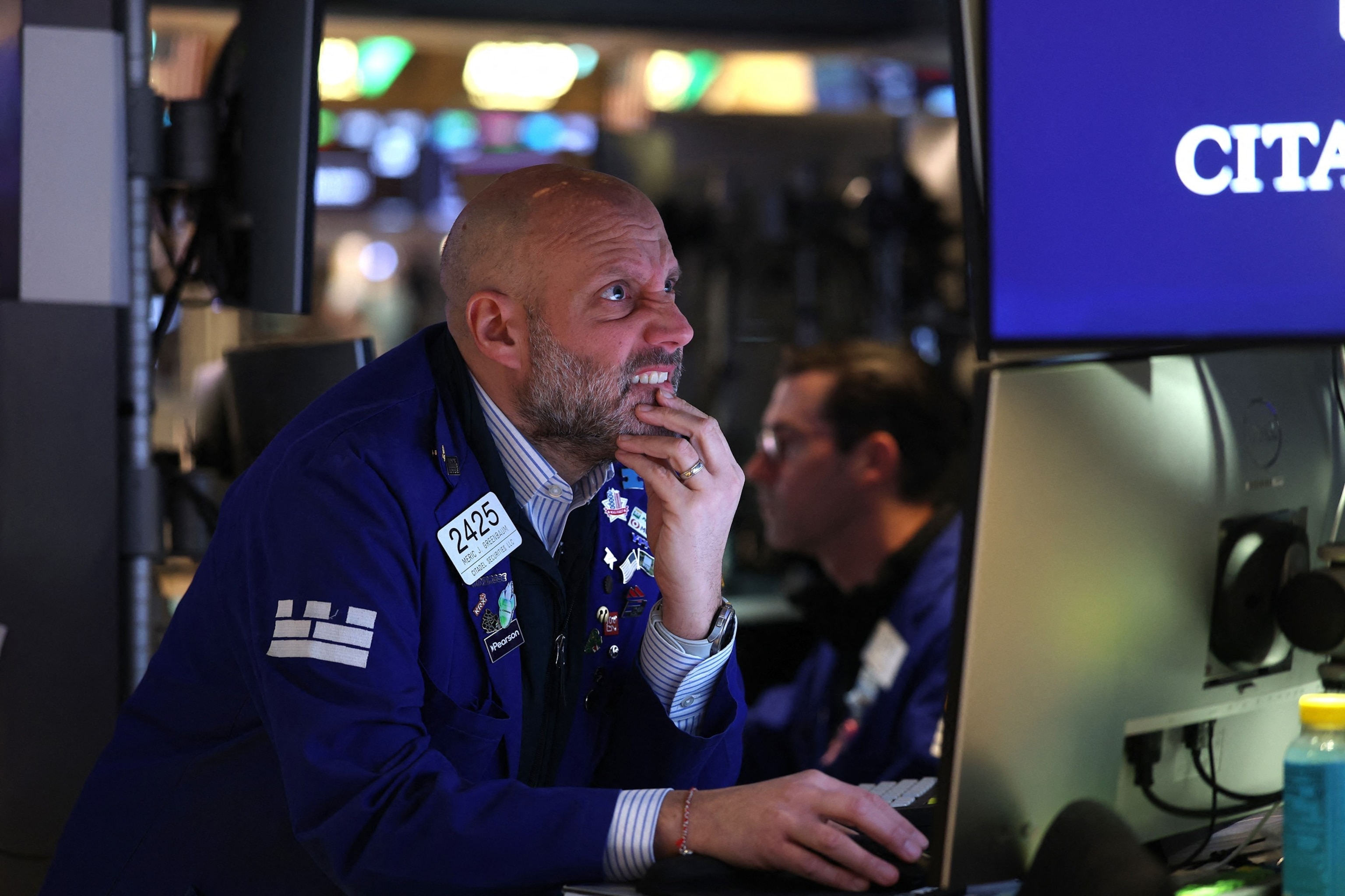 Dow closes down 870 points as Trump threatens tariffs over Greenland<br><br>