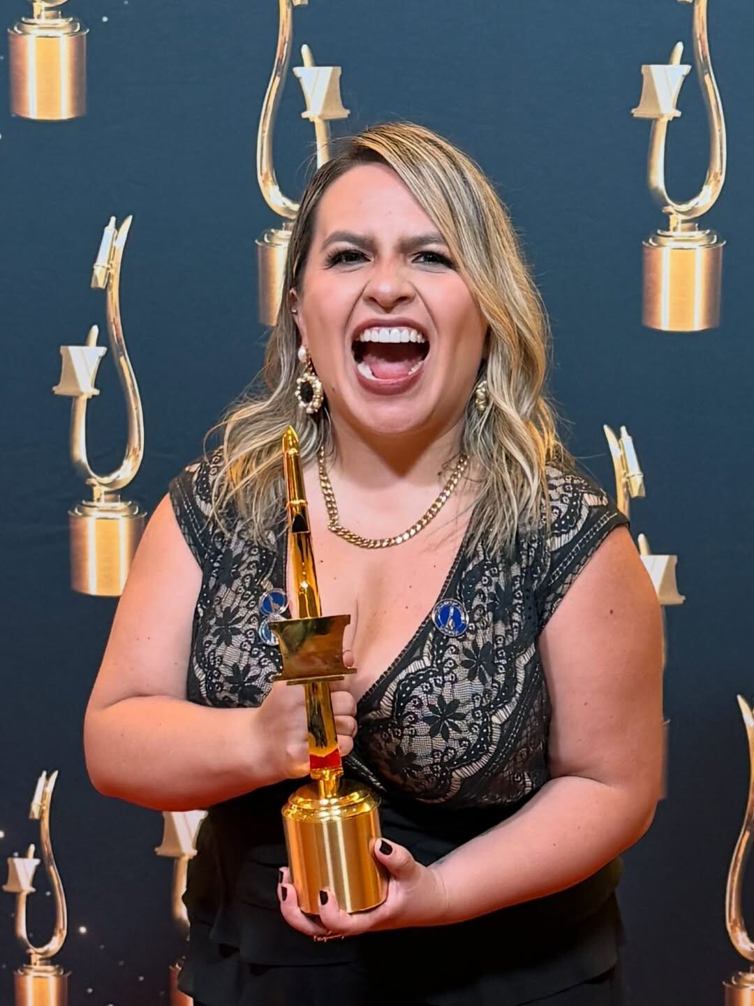 Orgullo ecuatoriano: la voz de Waze, Sol Betancourt, triunfa en los ...