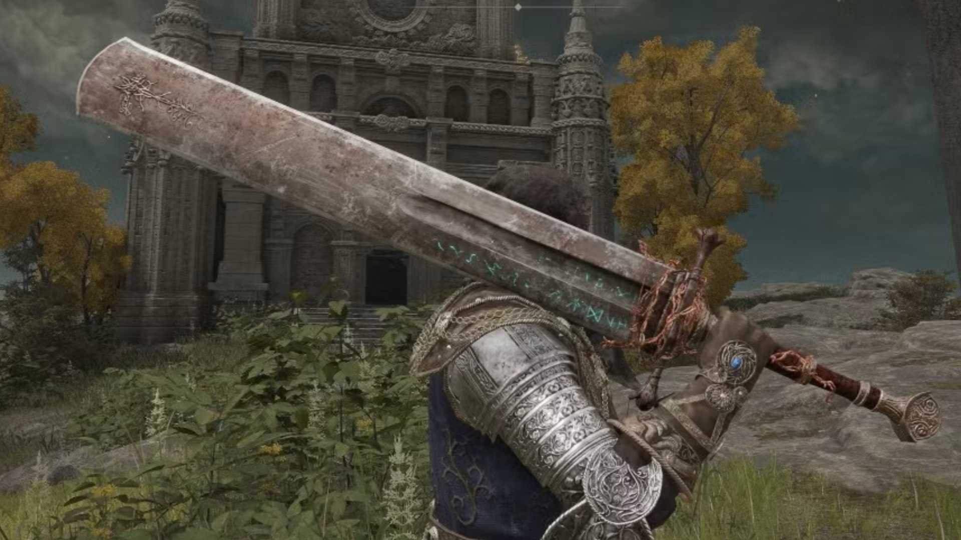Elden Ring Player holds Marais Executioner’s Greatsword