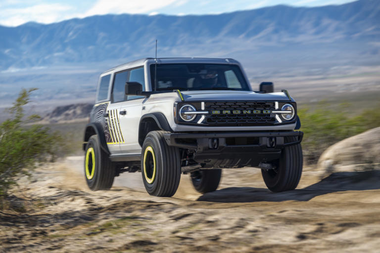 2026 Land Rover Defender vs. Ford Bronco: 5 key differences