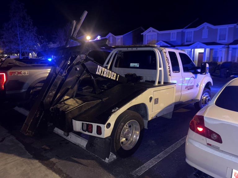 Fake tow truck driver pulls up to Tampa crash site, steals SUV: FHP
