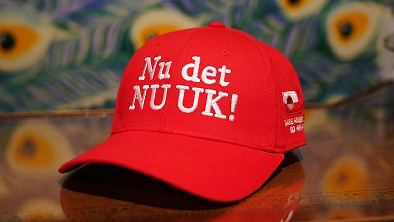 Las gorras rojas con las inscripciones "Make America Go Away "y "NU DET NUUK" se han convertido en un símbolo de la resistencia de Groenlandia a las exigencias de Donald Trump