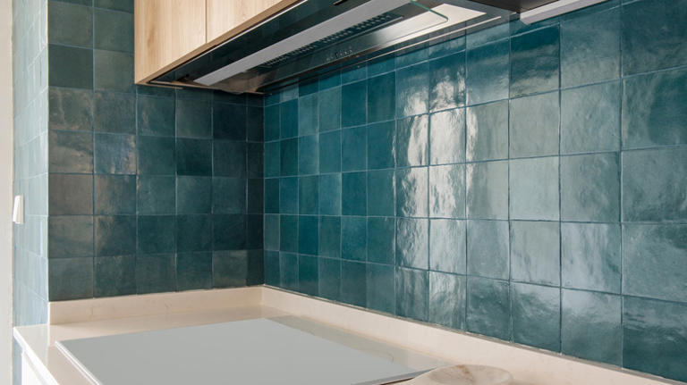 The backsplash trend to try for a seamless look in the kitchen (and ...