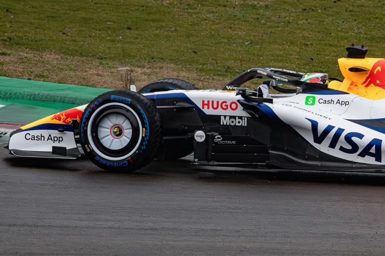 Lindblad est sorti de la piste lors du shakedown de Racing Bulls
