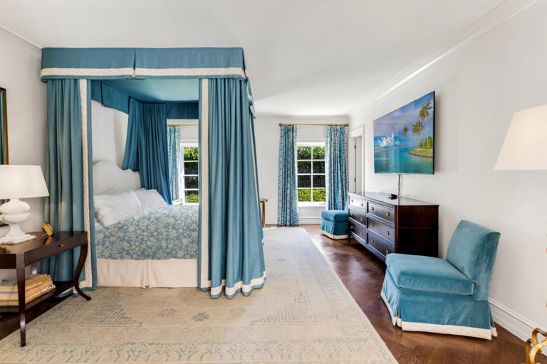 Trump Organization-owned home right next to Mar-a-Lago lists for rent ...