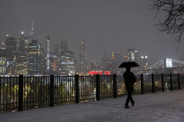 Winter weather alert as over 6 inches of snow could pummel New York City