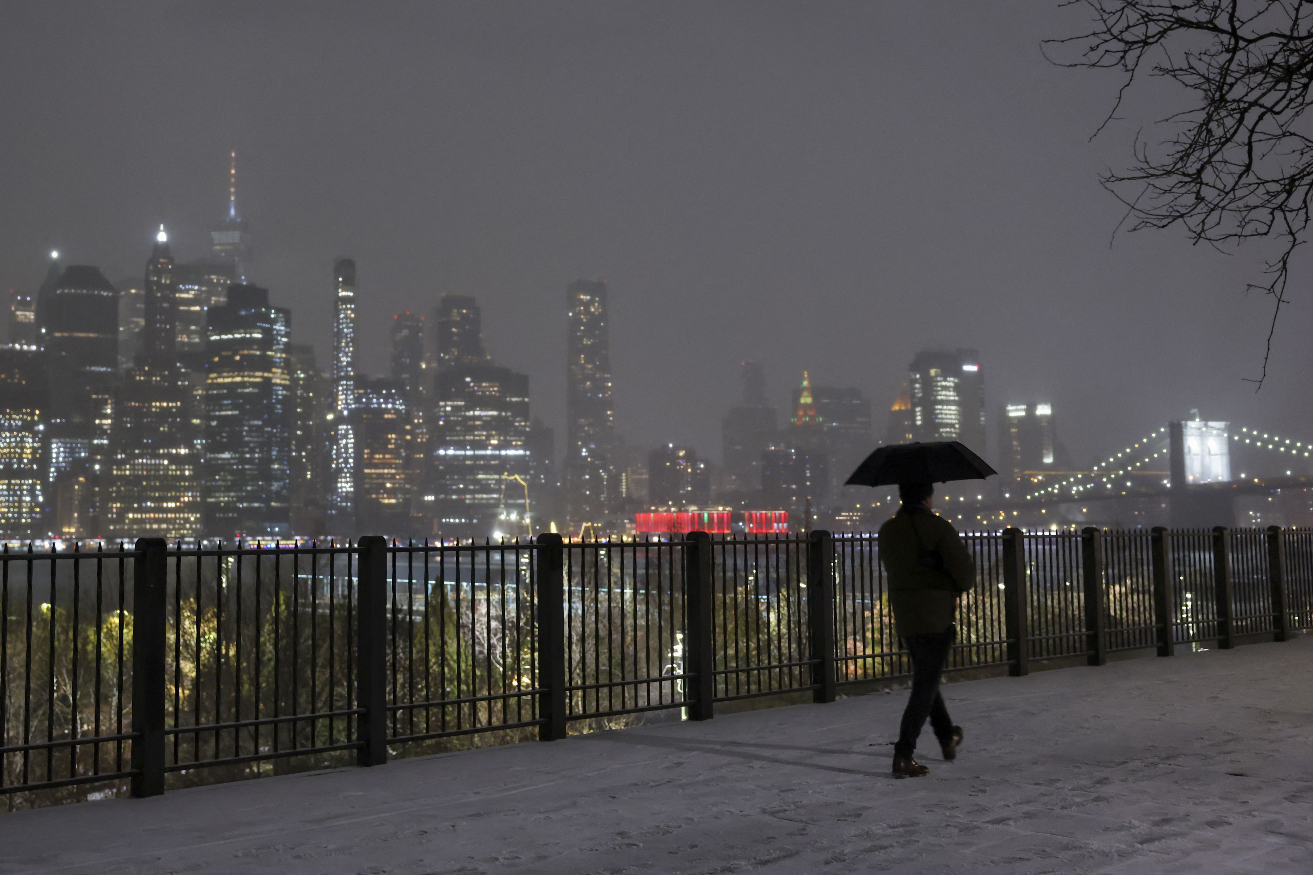 Winter weather alert as over 6 inches of snow could pummel New York City
