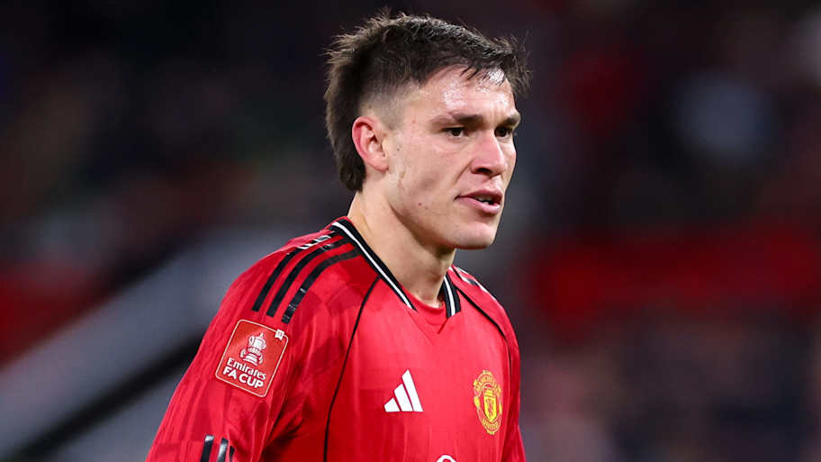 Manuel Ugarte could leave Man Utd. | Robbie Jay Barratt/AMA/Getty Images