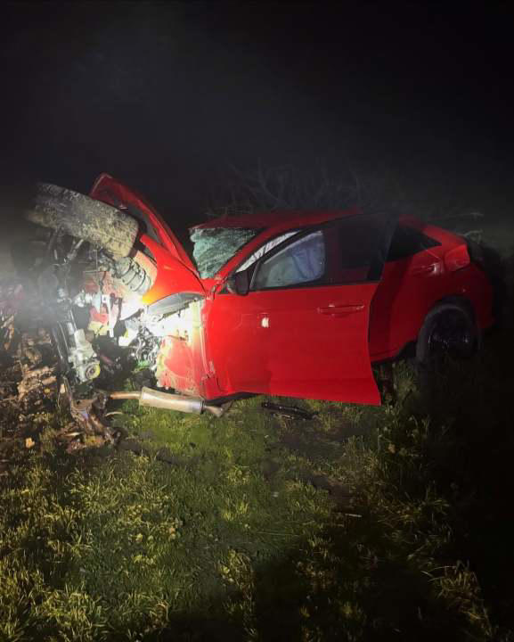 Driver nearly dies after 'violently' crashing into pole in Madera County