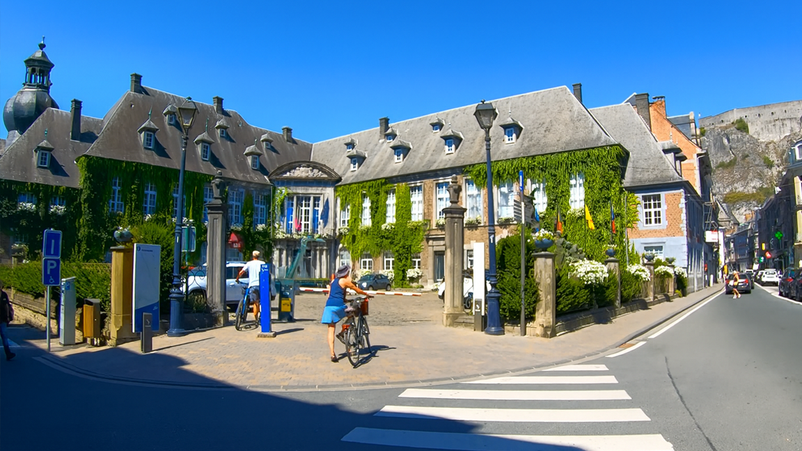 What is it like walking through Dinant town?