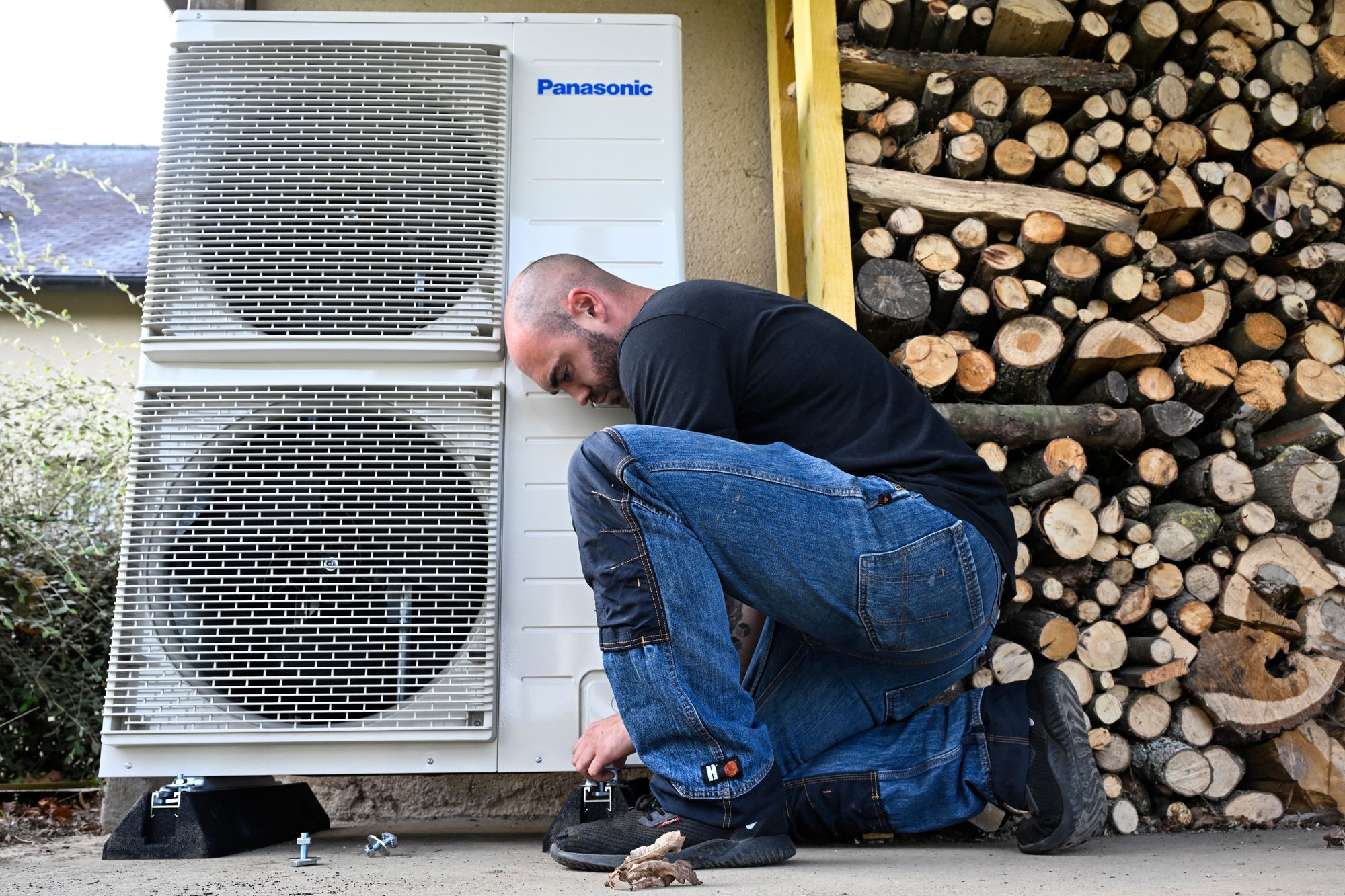 Heat pumps: families can get cheap loans for solar panels and heat ...