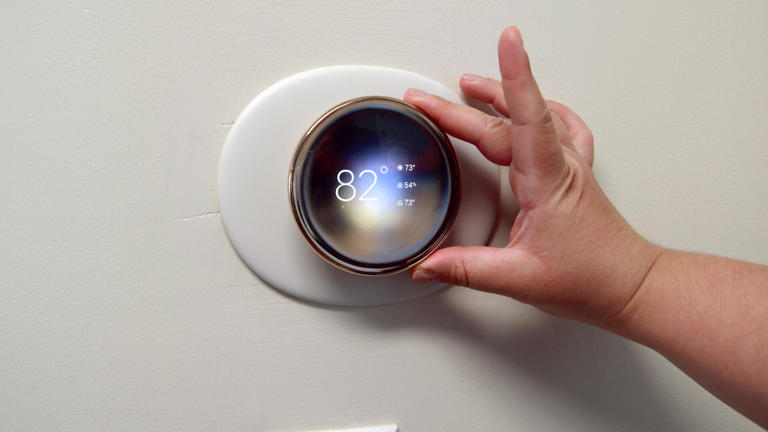 This simple thermostat change lowered my bill without making my home ...