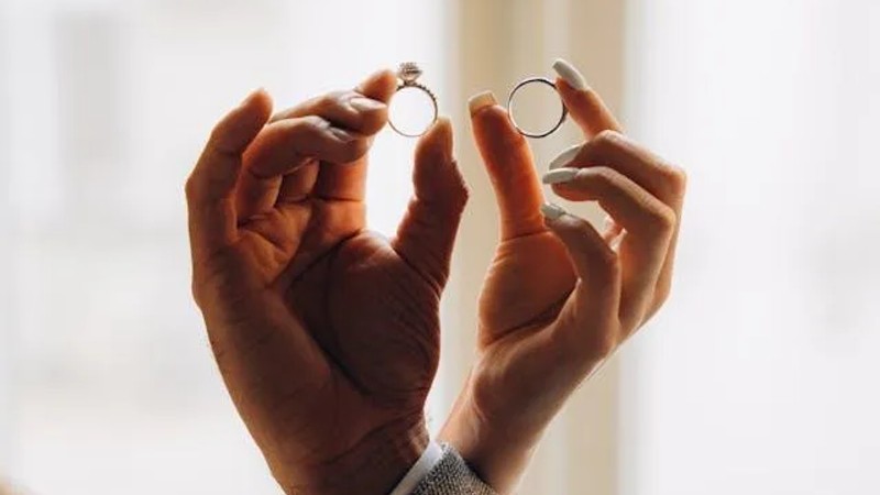 Reclaiming identity: why women are embracing divorce rings as symbols ...