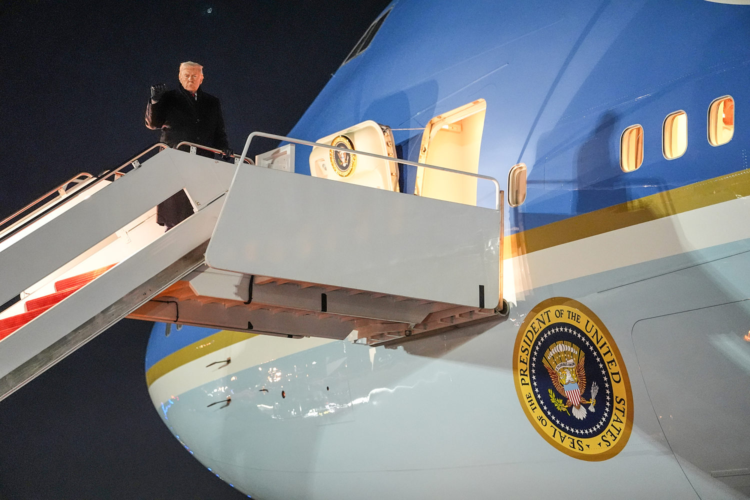 Air Force One, with Trump aboard, turns around after 