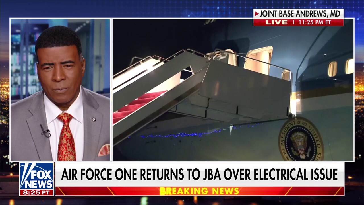 Air Force One turns around shortly after takeoff for Trump