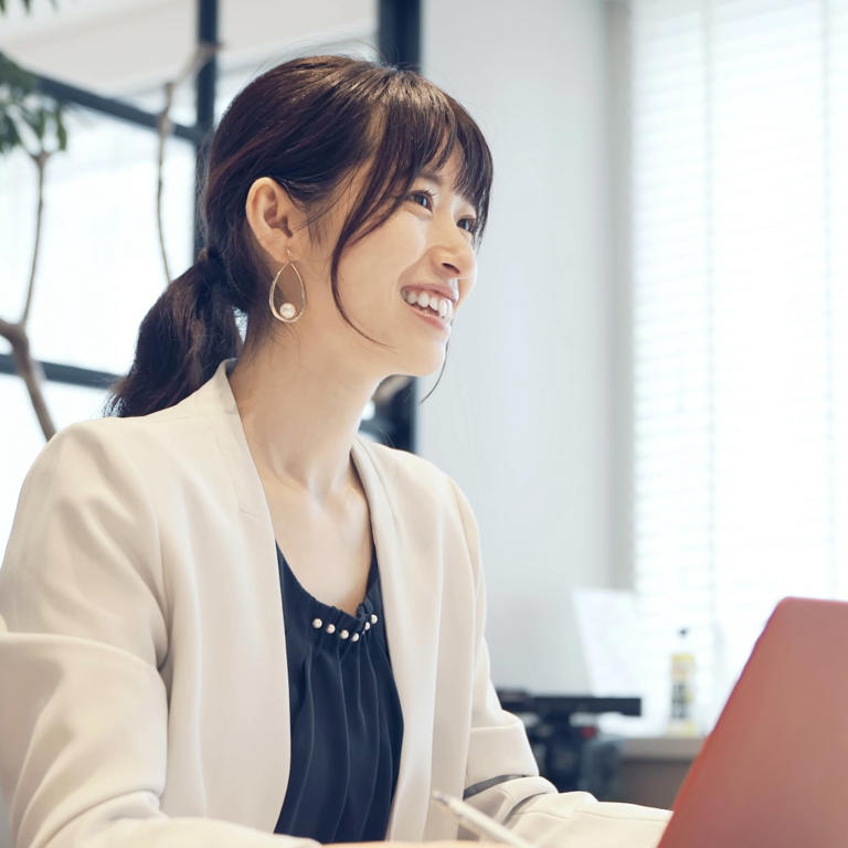 「幸福度が高い人」の働き方とは? 調査からわかる“幸せに働くため”のポイント3つ