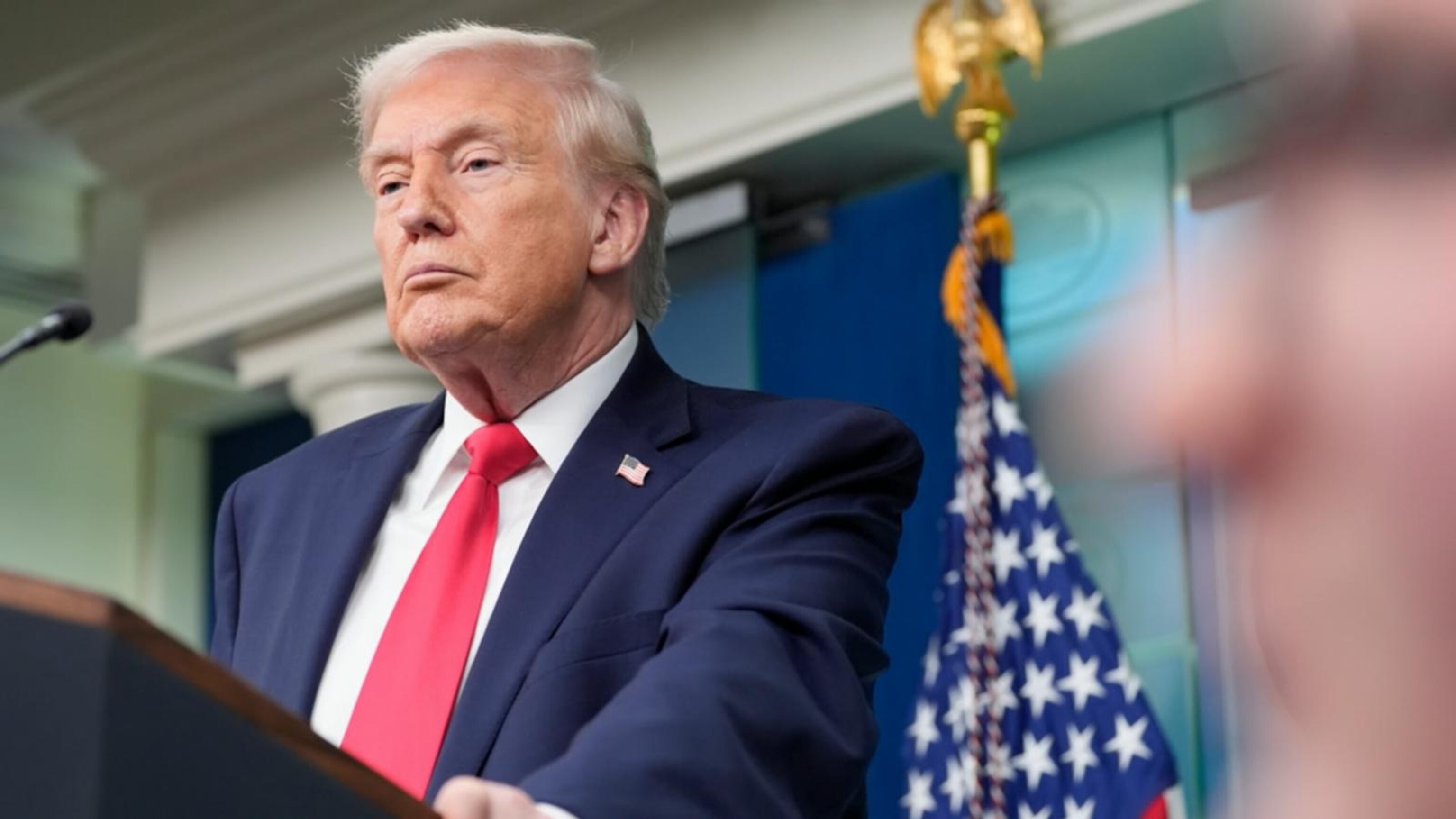 Stocks plunge as Trump threatens tariffs on European countries over ...