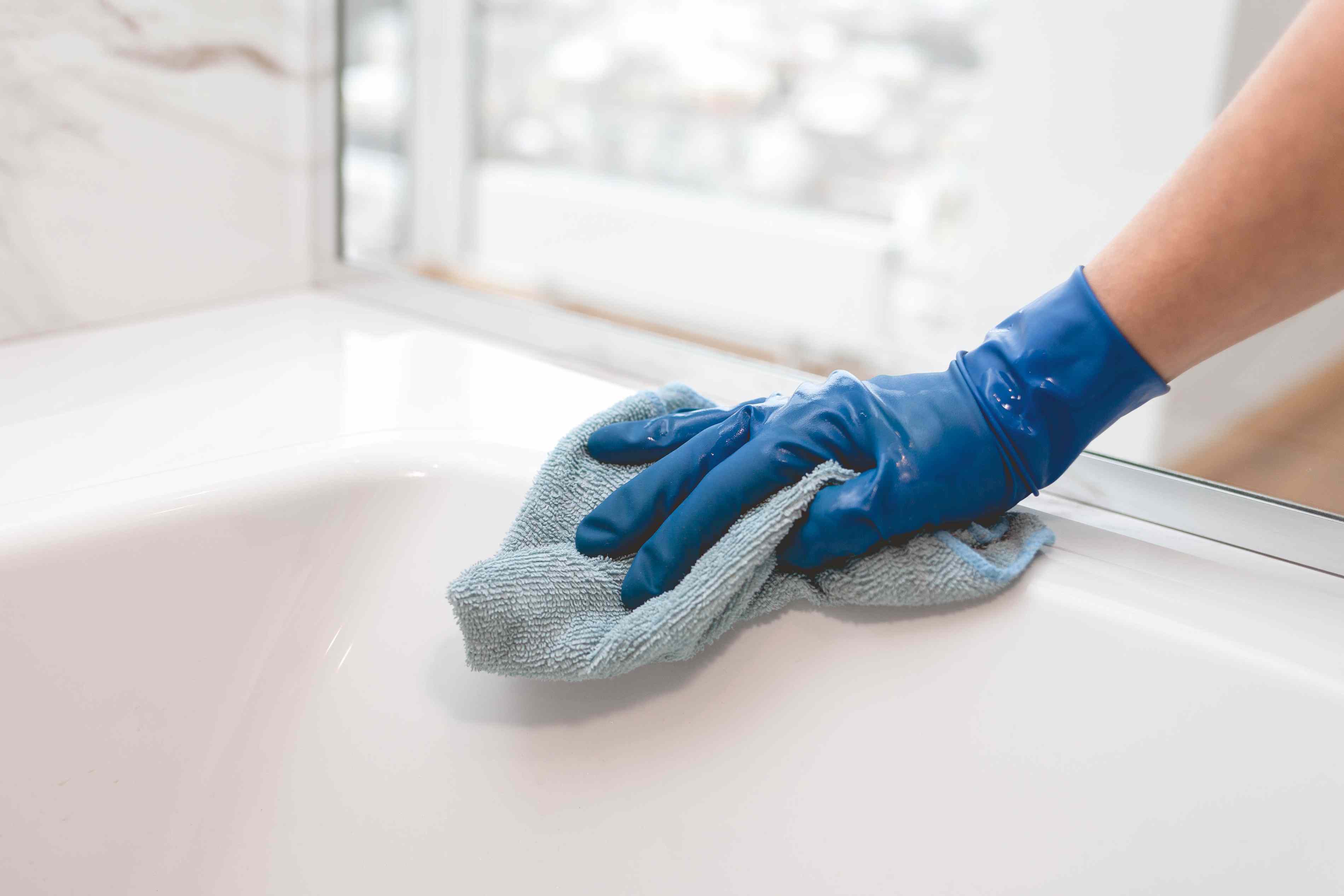 The secret to removing soap scum from your bathtub once and for all