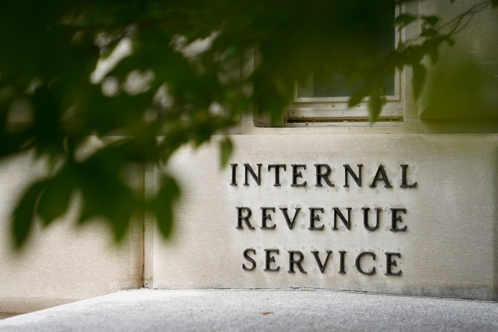 IRS head announces a shake-up on the eve of the 2026 tax season
