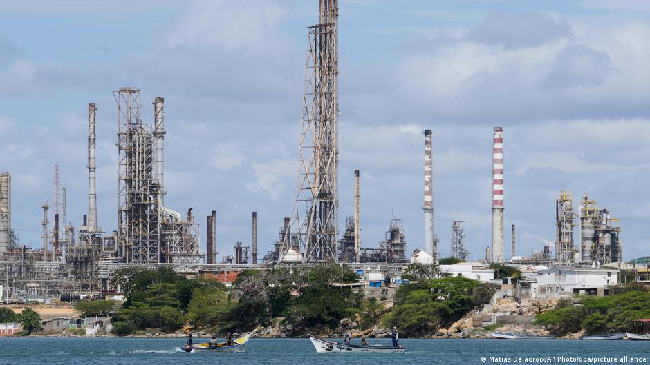 Venezuela receives $300 million in funds from US oil sales<br><br>