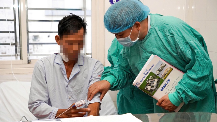 Lần đầu Việt Nam thực hiện ca mổ vừa cắt hai thận đa nang, vừa ghép thận