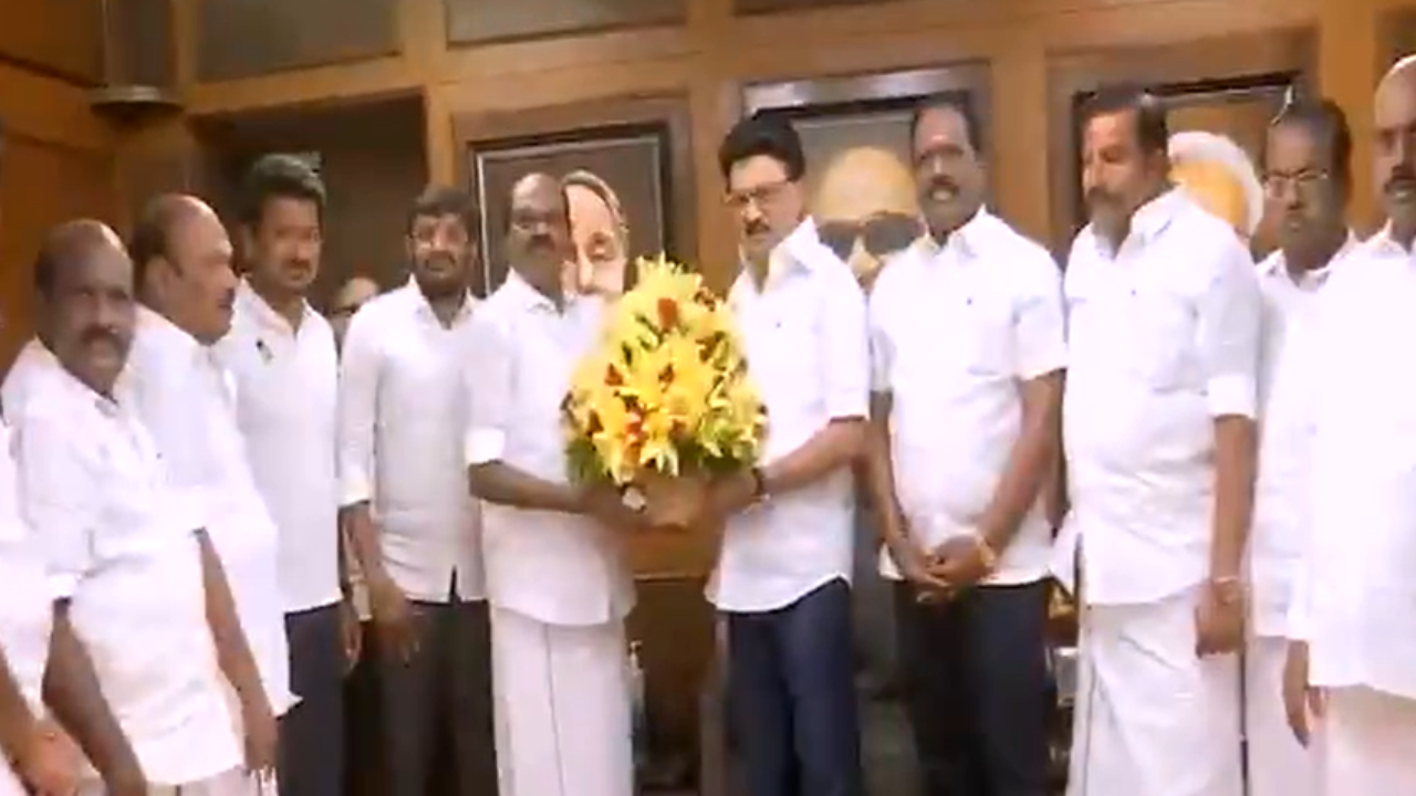 Former AIADMK minister R Vaithilingam joins DMK ahead of Tamil Nadu ...