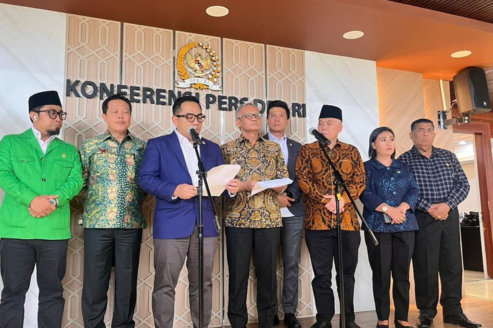 Rapat Komisi II DPR RI