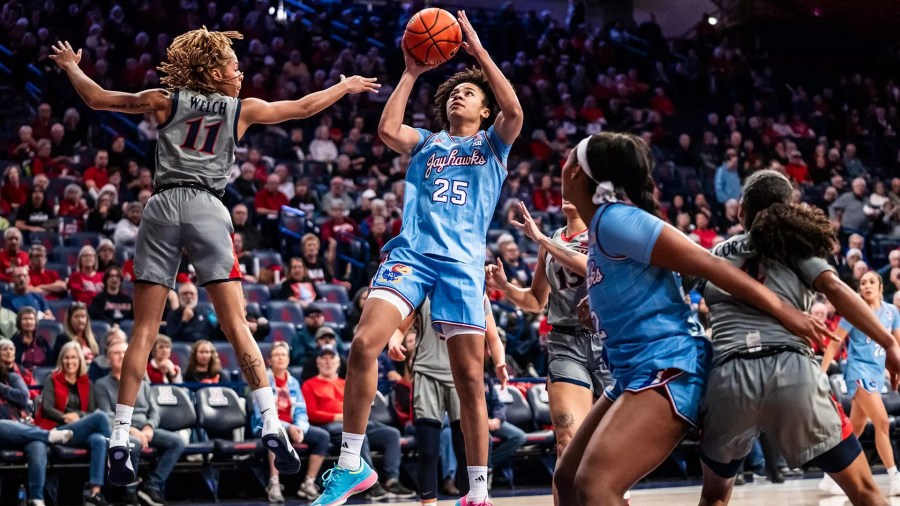 Davis, Nichols power KU to Big 12 road win at Arizona
