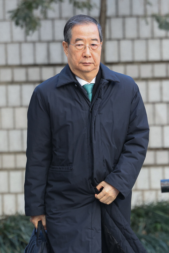Ex-PM Han sentenced to 23 yrs in prison<br>
