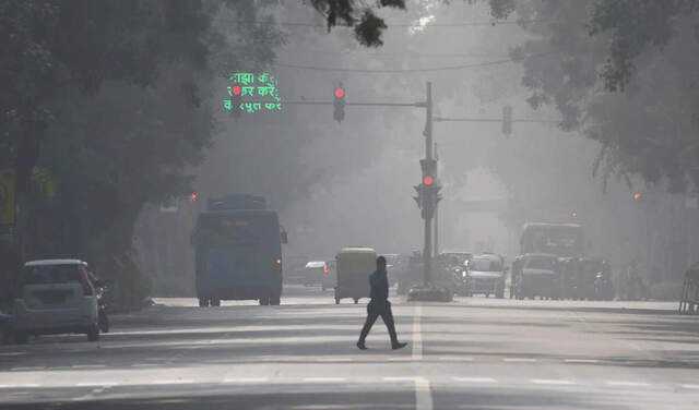 Delhi's air quality shows slight improvement but remains poor