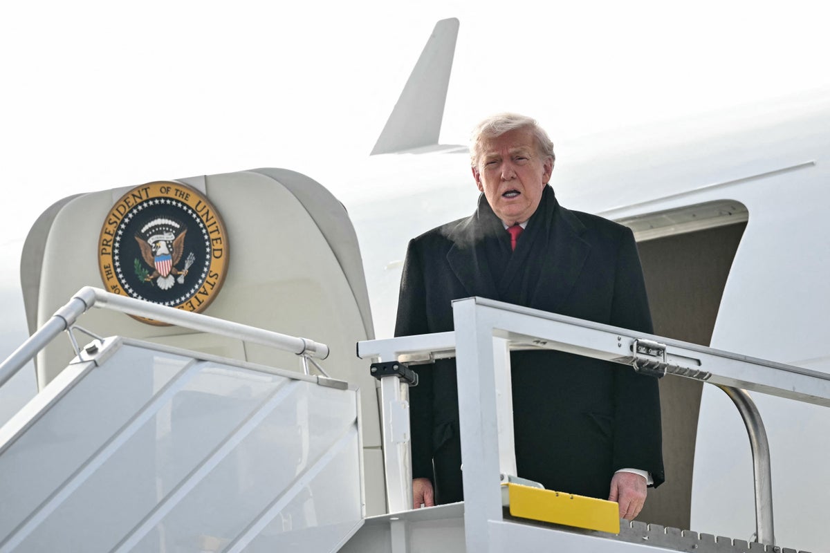 Trump’s Air Force One forced to U-turn after electrical issue