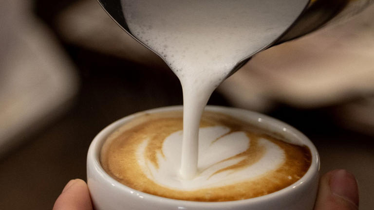 Beber café en ayunas: lo que dice la ciencia y cómo afecta al sistema ...